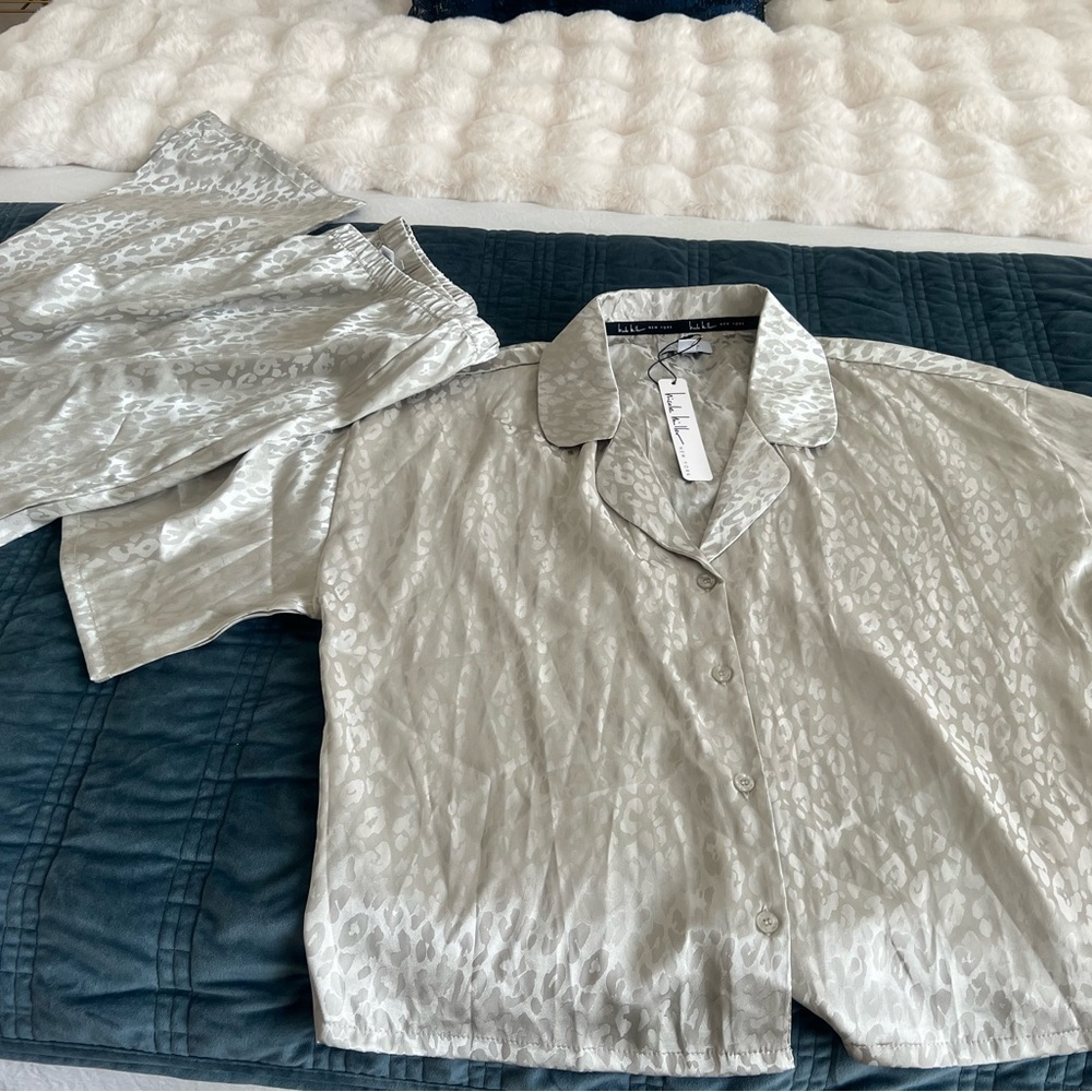 NEW Nicole Miller Women's Gray cheetah print sleep set